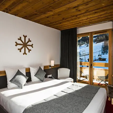 Lizzie 4* Chamonix