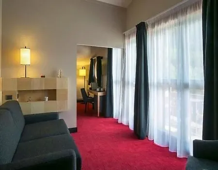 Lizzie 4* Chamonix